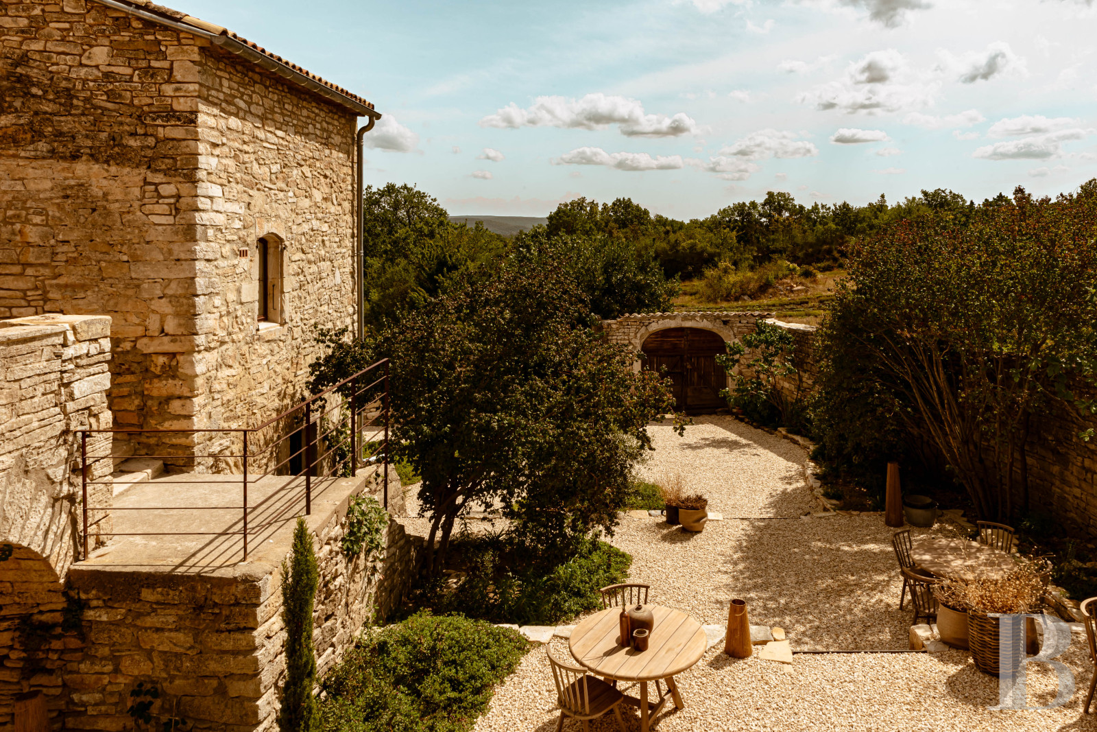 Dans le Gard, en bordure de l’Ardèche, un ancien mas restauré au milieu des oliviers, des vignes et des lavandes - photo  n°47